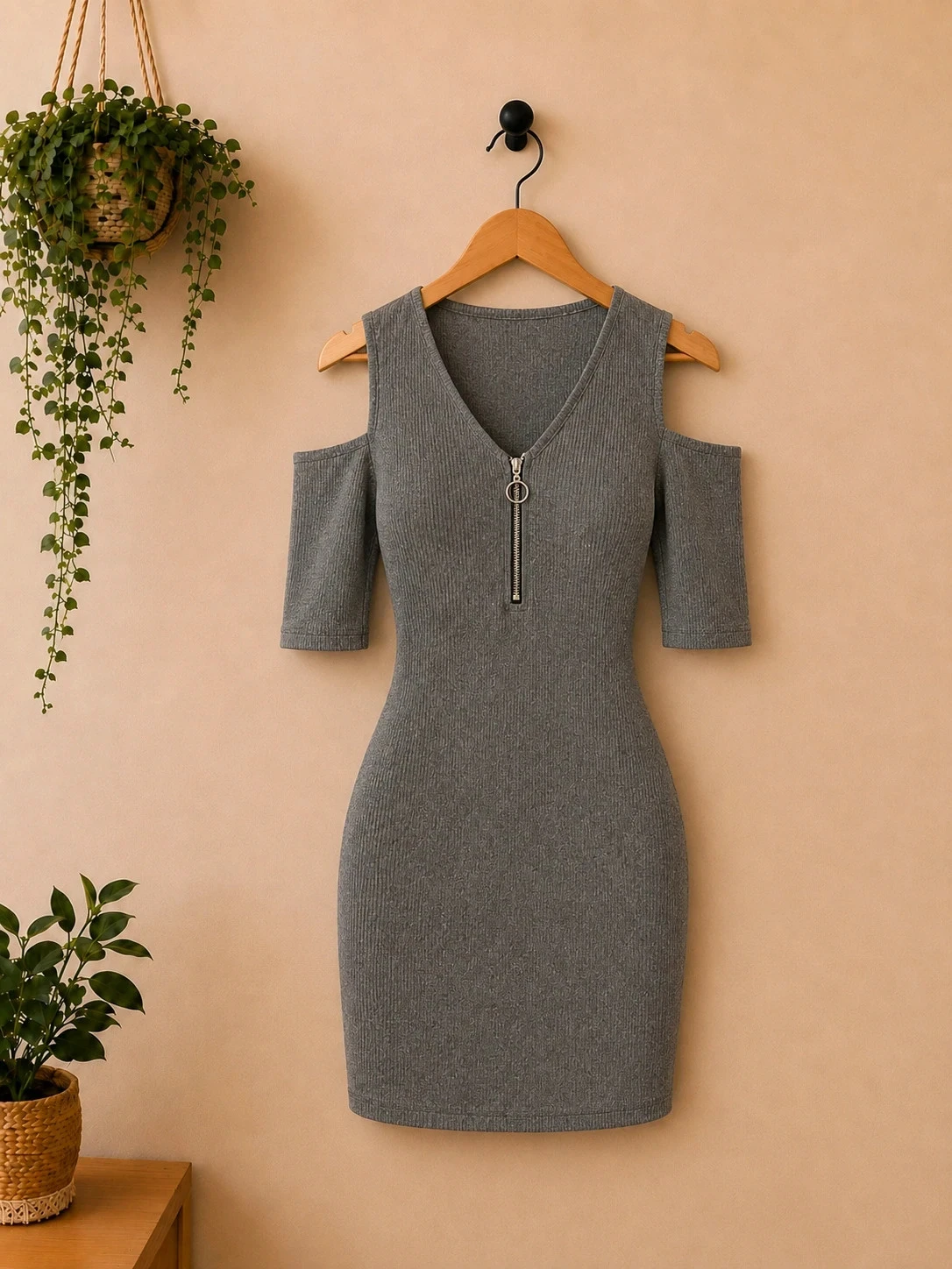 Bonita ropa Fashion Private Company en muy buen estado. – photo 3
